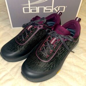 NIB Dansko Makayla Mesh size 39 (8.5) black & purple sneakers shoes